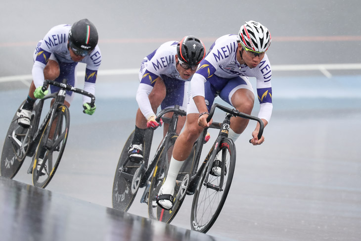 男子チームスプリント 1位 明治大学(板倉、隈園、荒川)1分03秒693