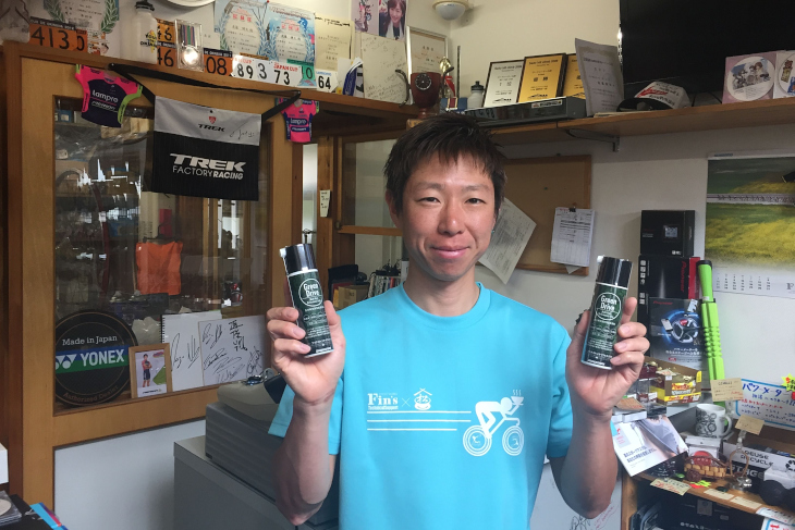 「ペダルを高回転で回すライダーにピッタリの高性能オイル。レースやロングライドイベントなど幅広いシチュエーションで活躍する」遠藤健太(サイクルワークスFins)