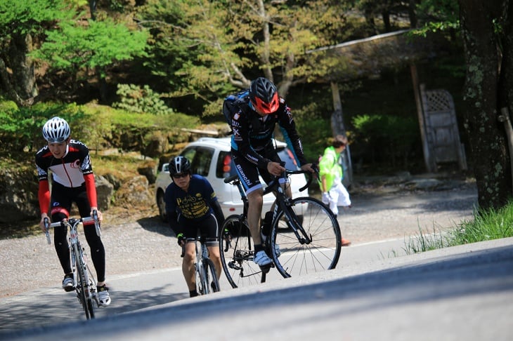 菱野温泉までの登りは蛇行してしまう程の勾配だ