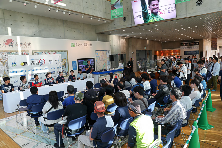 大阪府堺市の施設、さかい利晶の杜での公開記者会見
