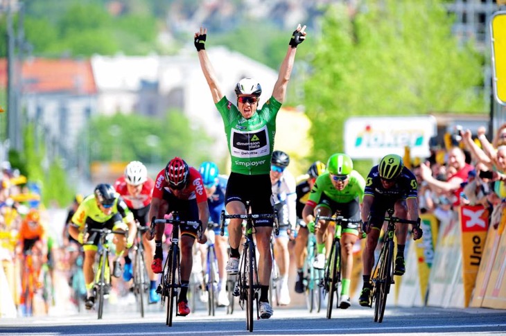 第5ステージ　2勝目、そして総合優勝を決めるステージ勝利を挙げたエドヴァルド・ボアッソンハーゲン（ノルウェー、ディメンションデータ）