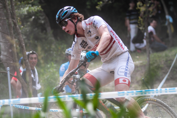 男子ジュニアで勝利した北林力(ProRide)。エリートの2分後にスタートしたものの、レース時間を終えるまでは全体の15位ほどを走った