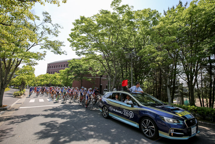 同志社大学京田辺キャンパス構内をパレード走行