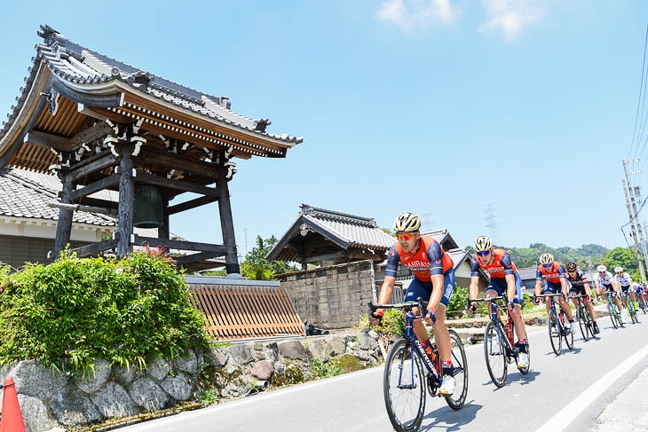 TOJいなべステージでは市内をプロトンが走り抜ける