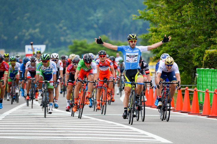 ジョン・アベラストゥリ（チーム右京）が並み居るスプリンターを抑えて優勝