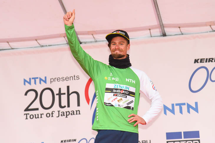 個人総合首位に立ったオスカル・プジョル(チーム右京)
