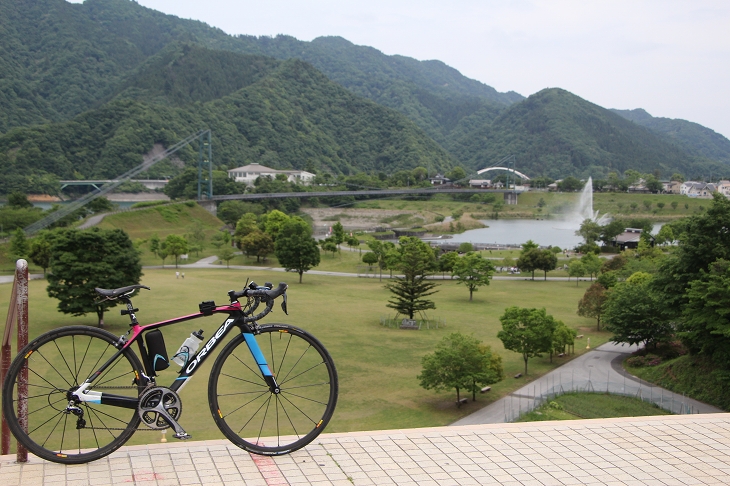広大な敷地を誇る宮ケ瀬湖畔園地 中には周遊バスも通っているほど