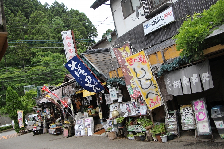 昭和情緒溢れる土産物店