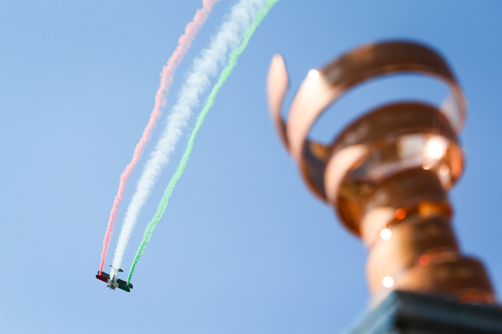 青い空とトリコローリとトロフェオセンツァフィーネ