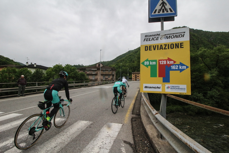 セルヴィーノ峠を下ったところが3コースの分岐点。時間制限もあるようだ