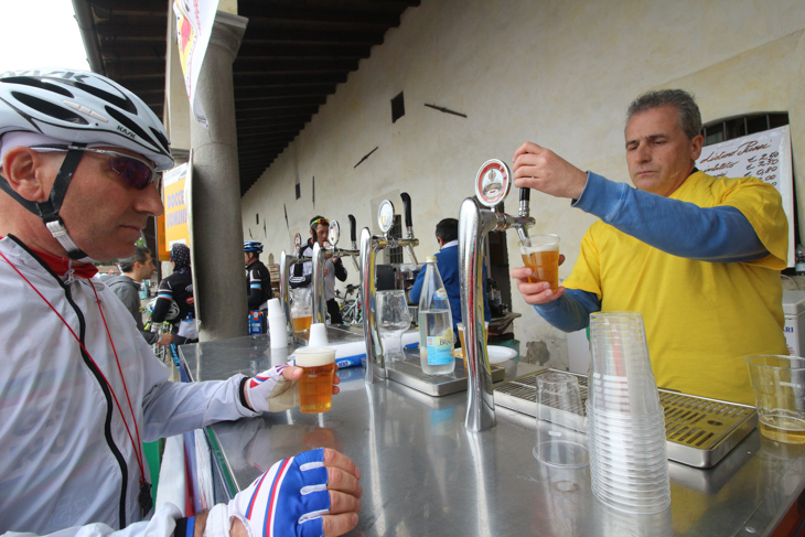 生ビールもサーブしてくれるのは嬉しい（ただし有料です）