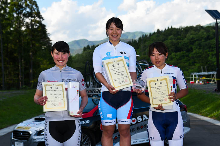 女子　大学生上位3人表彰