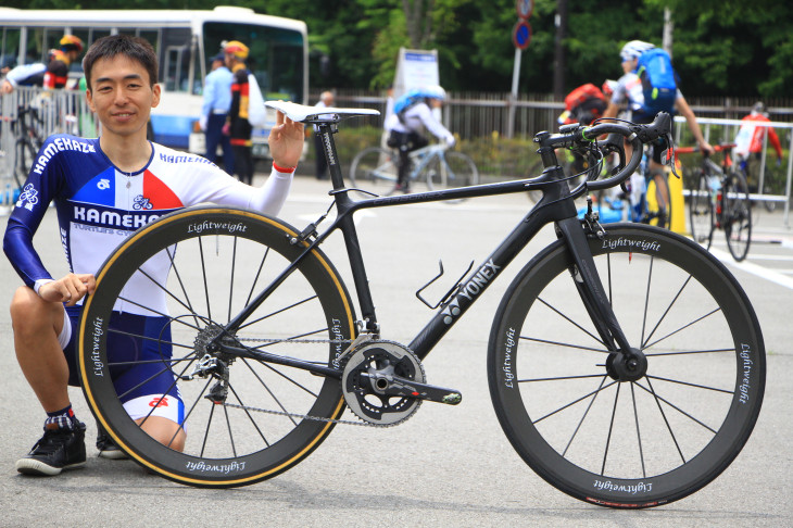 3位 大久保知史さん (チーム亀風) ヨネックス CARBONEX