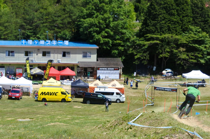 フィニッシュへと駆け下りる河本章選手(ちゅう吉福山DH部)