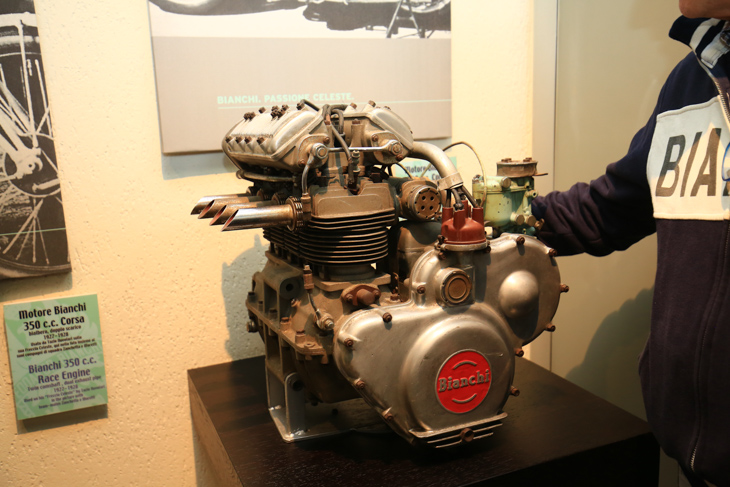 ビアンキ製の自動車のエンジン。オートバイや船舶も造っていた