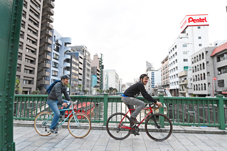 屋形船が停泊されている柳橋