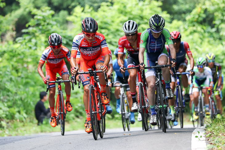 10周目、メイン集団は森本誠(イナーメ信濃山形)らがペースを上げる
