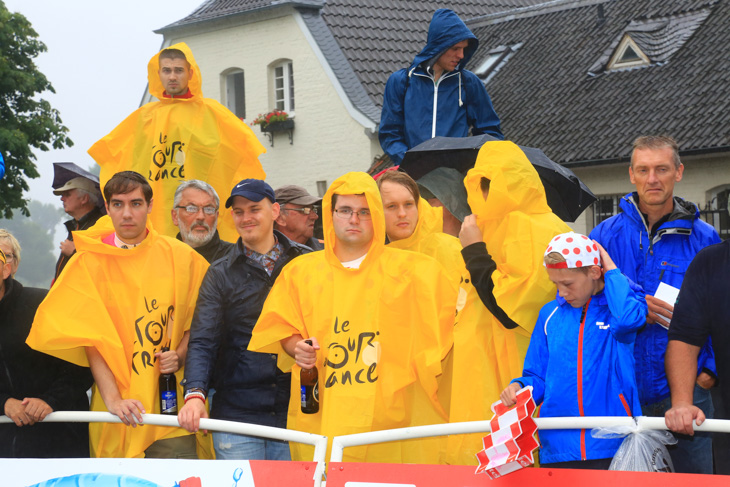 デュッセルドルフは雨が断続的に降り続いた