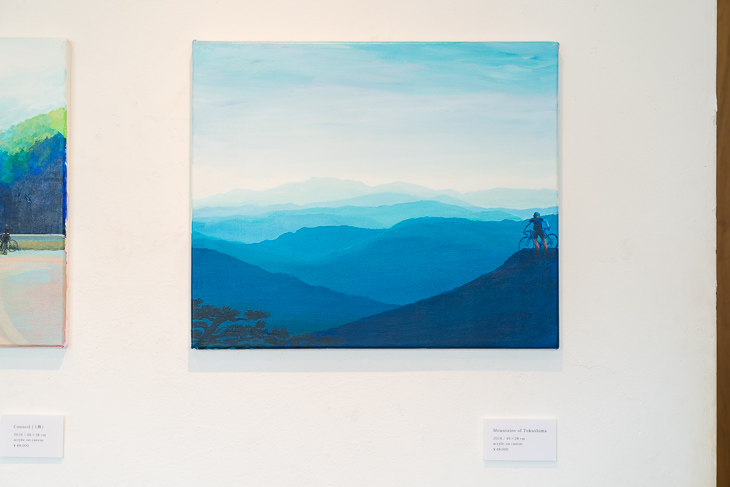 連なる青い山脈が清新な風を心に運んでくれる作品『Mountains of Tokusima』2016 / acrylic on canvas