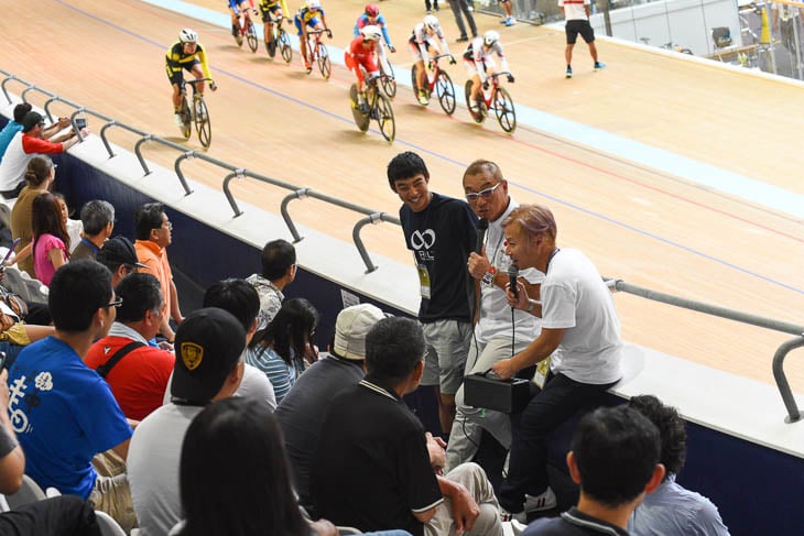 観客席では中野浩一氏による「よくわかる自転車競技講座」が開かれた
