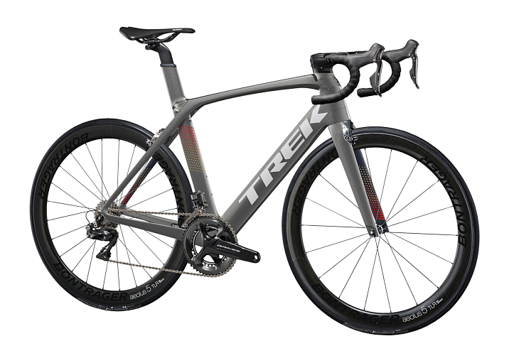 新しいペイントスキームのLusine(ルシーン)を使ったMadone