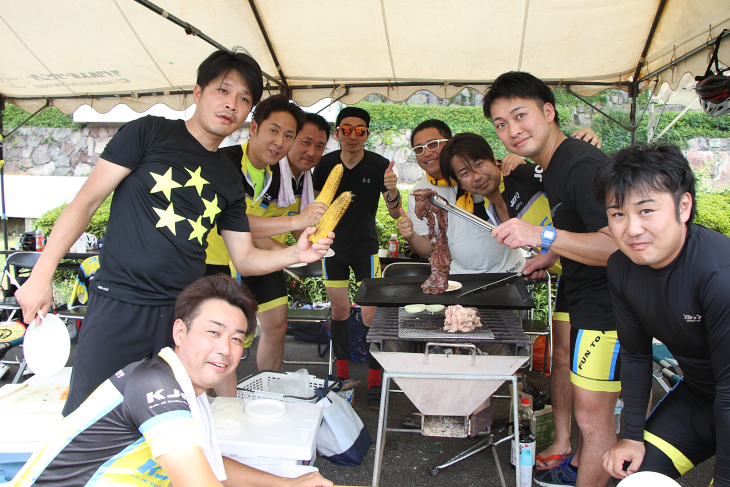 CSC5時間耐久お馴染みのBBQピット。肉や海鮮を焼く匂いがピットに立ち込める