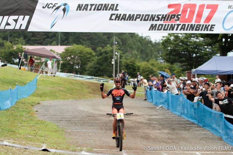 3年連続9度目の優勝を飾った山本幸平(BH-SR SUNTOUR-KMC)