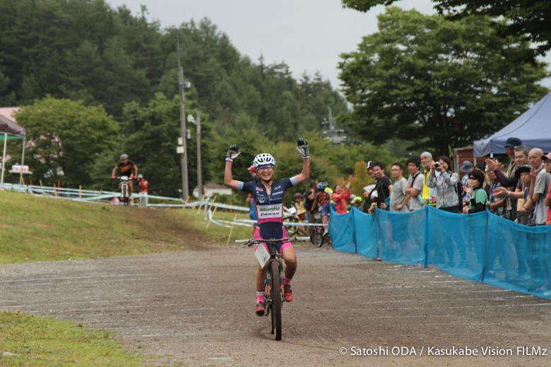 女子エリート 優勝を飾った小林可奈子(MTBクラブ安曇野)
