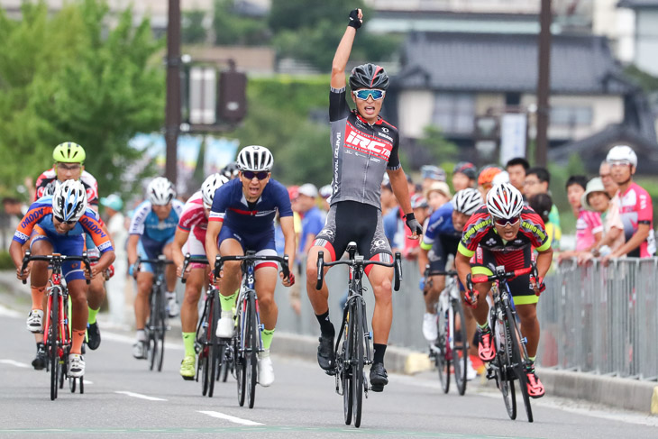 E2 1組 瀧山里玖(Team Eurasia - IRC TIRE)が優勝