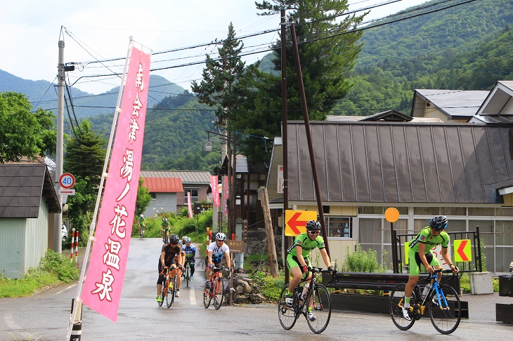 温泉街を駆け抜ける