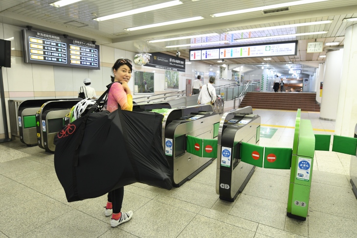 早朝の東京駅は人もまばら