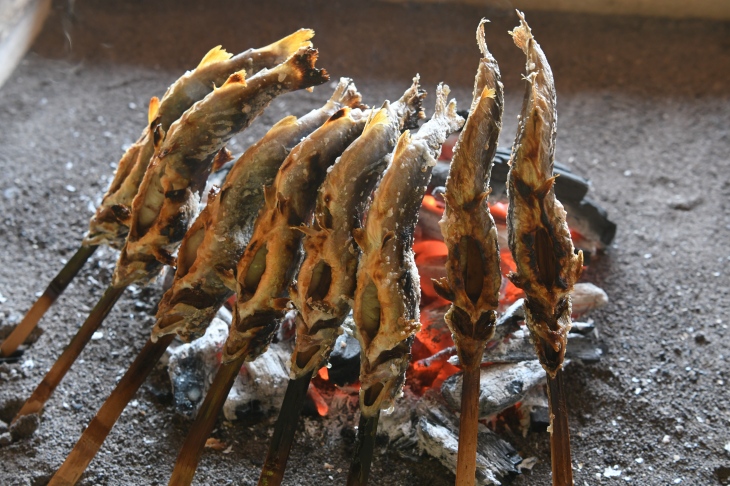 イワナの炭火焼も捨てがたい