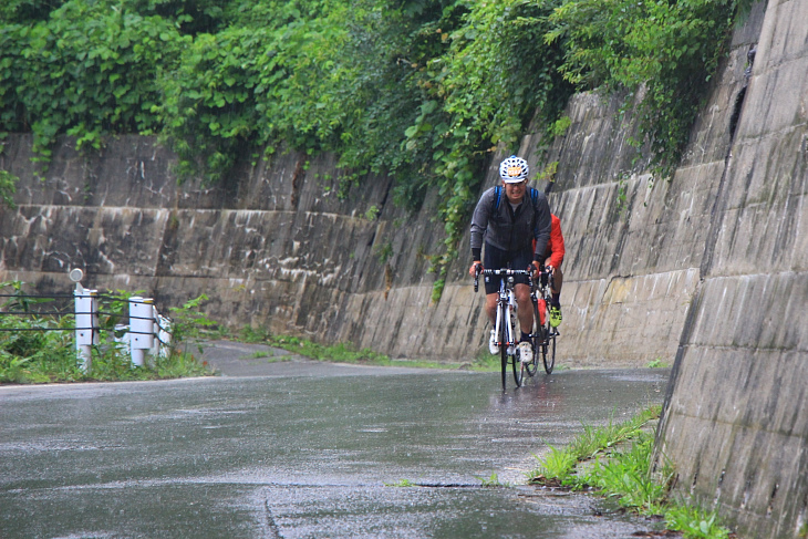 意外と斜度もキツい嶺方峠