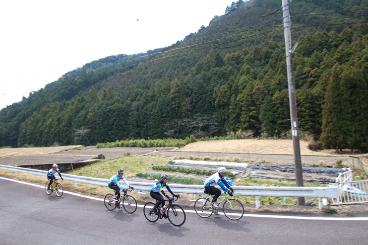 一度下ったところから再び峠へ向けて登り始める