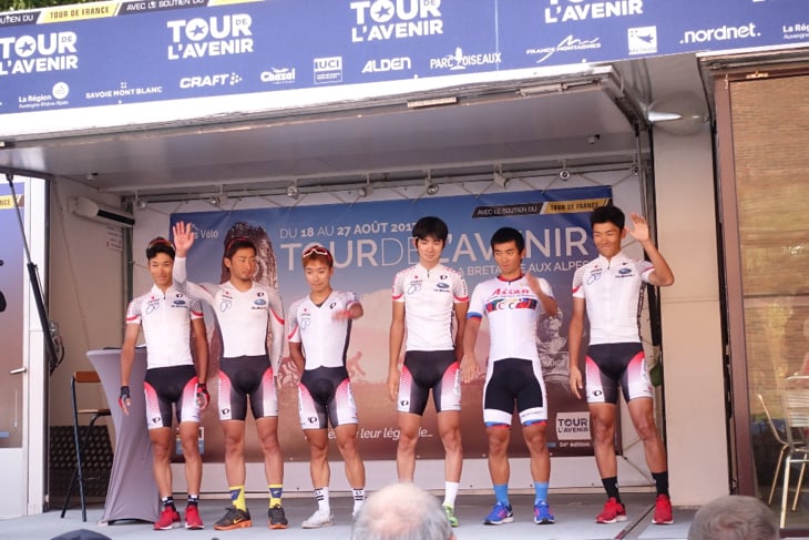 ユーモアを交えた受け答えで観衆の笑いを取る余裕も見せる日本U23チーム