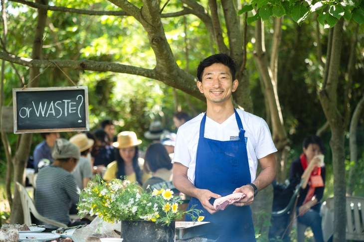 アスリートシェフとして知られる「レストラン オギノ」（東京・池尻）の荻野伸也シェフによるアウトドアディナー