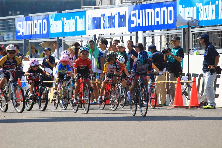 小学生の部も真剣勝負だ。未来の大スターがここから生まれるかも知れない