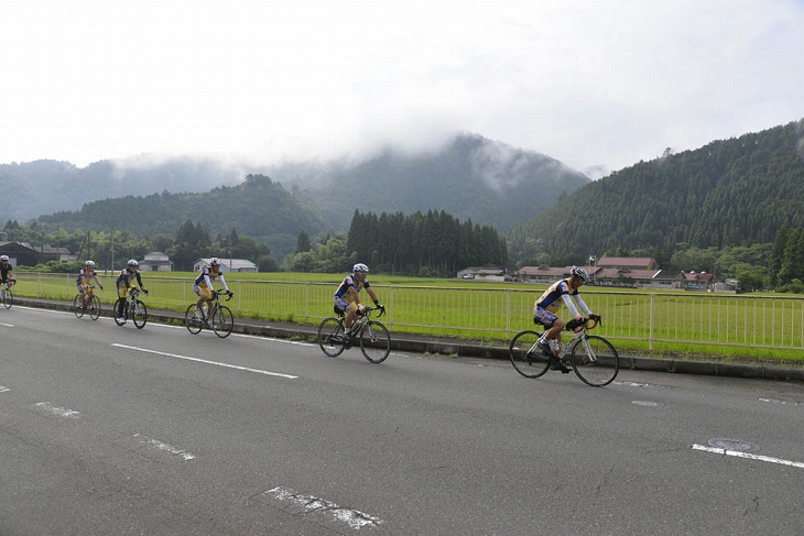 美山の地域をほぼ全域を走る