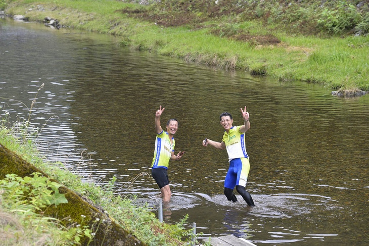 川に入って水遊びできる