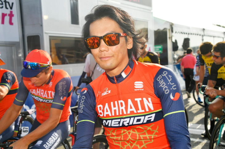 スタートラインに並んだ新城幸也(バーレーン・メリダ)