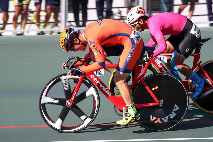 男子ポイントレース 2位荒井佑太(法政大)と4位岡本隼(日本大)