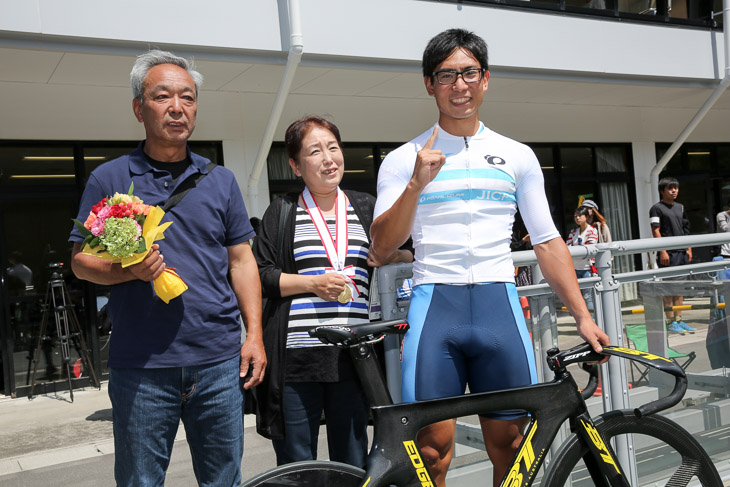 ケイリン優勝の小原佑太(朝日大)