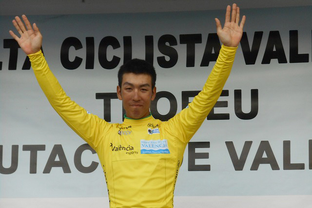 リーダージャージを獲得した新城雄大(日本U23/ブリヂストンアンカーサイクリングチーム)