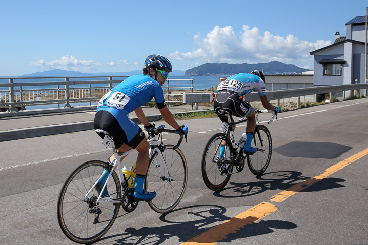 68km地点 逃げる入部正太朗(シマノレーシング)と中田拓也(インタープロサイクリングアカデミー)