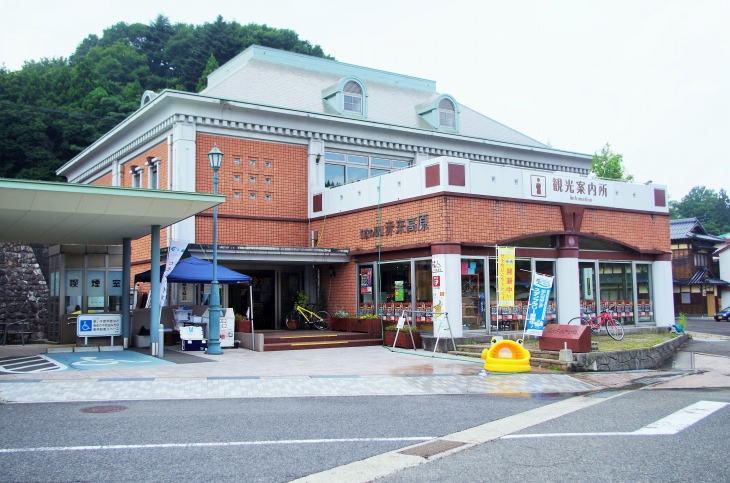 道の駅「赤来高原」ではクロスバイク1日1000円でレンタルできる。給水、空気入れ、補食などサイクルステーションとしてサイクリストも歓迎