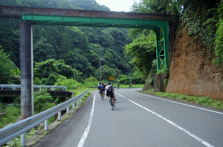 水道橋のようだが三江線。見つけ思わず撮影した