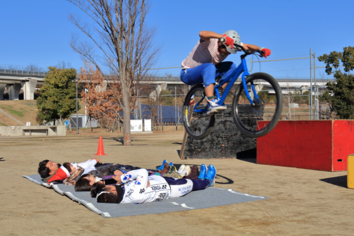 おかっぴによるMTBライディングパフォーマンスも