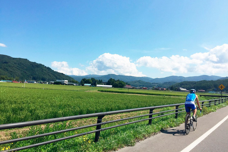 四方を山に囲まれた遠野市を舞台にライドする