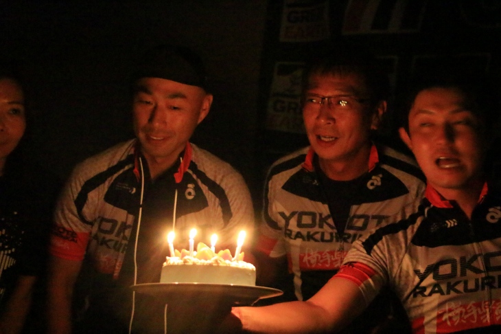サプライズの誕生日ケーキも!