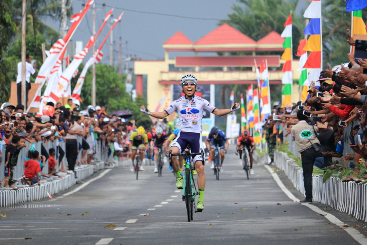 2017年ツール・ド・モルッカ第4ステージで優勝した椿大志（キナンサイクリングチーム）翌日の第5ステージも優勝した